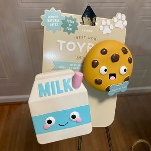 Fringe  Natural Latex Let’s Dip With Squeaker